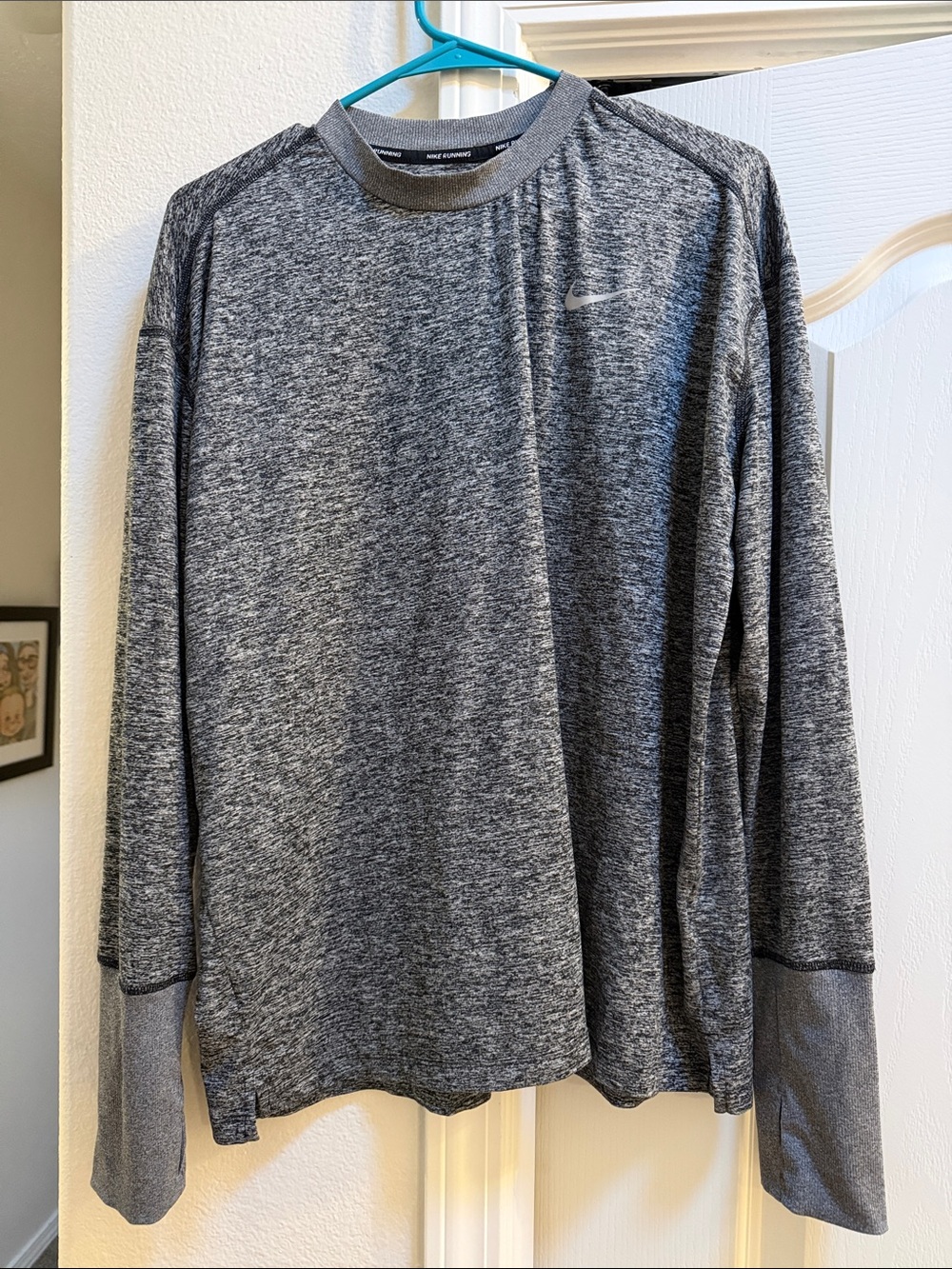 Nike women’s  Long-Sleeve Heather Charcoal Performance Top